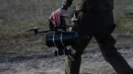 Le ministère ukrainien de la défense a organisé une démonstration de drones FPV contrôlés par fibre optique.