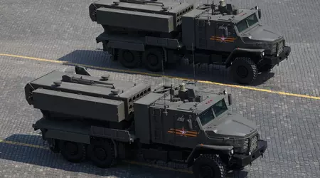 Pour la première fois, les Russes ont montré des images de l'utilisation du système de lance-flammes lourd TOS-2 avec des missiles thermobariques.