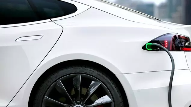 Tesla transforme n'importe quelle prise en ...