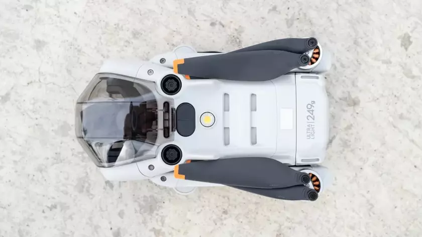 DJI Mini 4 Pro ou HOVERAir Pro Max