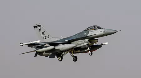 Les avions de combat américains F-16 Fighting Falcon sont arrivés des États-Unis au Moyen-Orient.