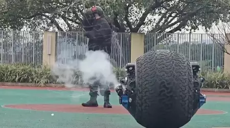 Un robocop chinois patrouille pour la première fois dans les rues : il ressemble à BB-8 de Star Wars et dispose d'armes non létales (vidéo)