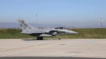 La France remet le 11e avion de combat Rafale à la Croatie