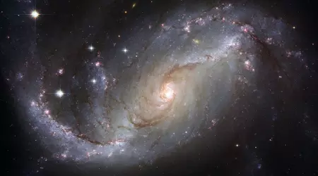 Des scientifiques ont réexaminé l'hypothèse réfutée du vieillissement de la lumière, qui suggère que l'univers existe depuis près de 27 milliards d'années.