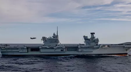 Le porte-avions HMS Queen Elizabeth, transportant des chasseurs de cinquième génération F-35 Lightning II, a mené avec succès une série de missions de frappe simulées au large des côtes norvégiennes.