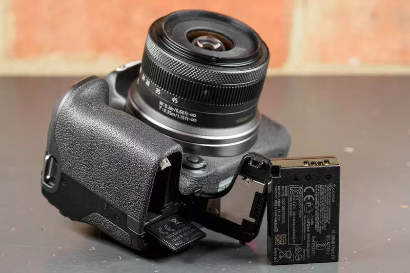 Appareil photo sans miroir Canon EOS R10