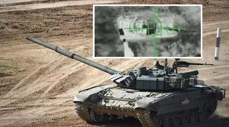 Un drone bombardier ukrainien a lancé des grenades sur un char russe modernisé T-80BVM