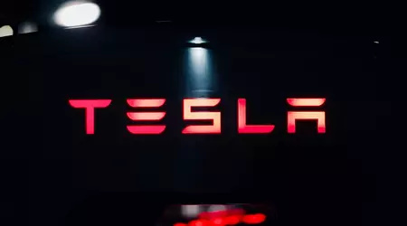 Le ministère américain de la Justice a demandé à Tesla de lui fournir des documents sur les fonctions de conduite autonome Autopilot et FSD.