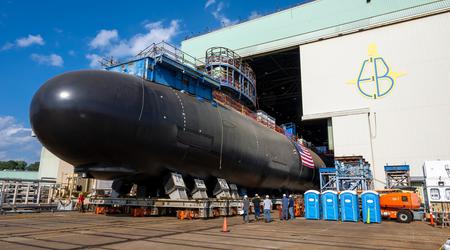 Les États-Unis ont mis à l'eau le sous-marin d'attaque à propulsion nucléaire de classe Virginia, l'USS Iowa, qui recevra des missiles de croisière Tomahawk à lancement vertical.
