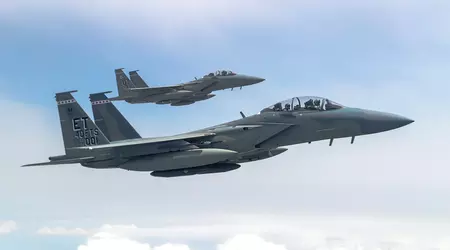 Les quatre premiers lots de chasseurs modernisés F-15EX Eagle II resteront dépourvus de réservoirs de carburant externes, mais pourront transporter davantage de missiles.