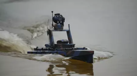 Les forces de défense ukrainiennes testent les nouveaux drones fluviaux Black Widow 2