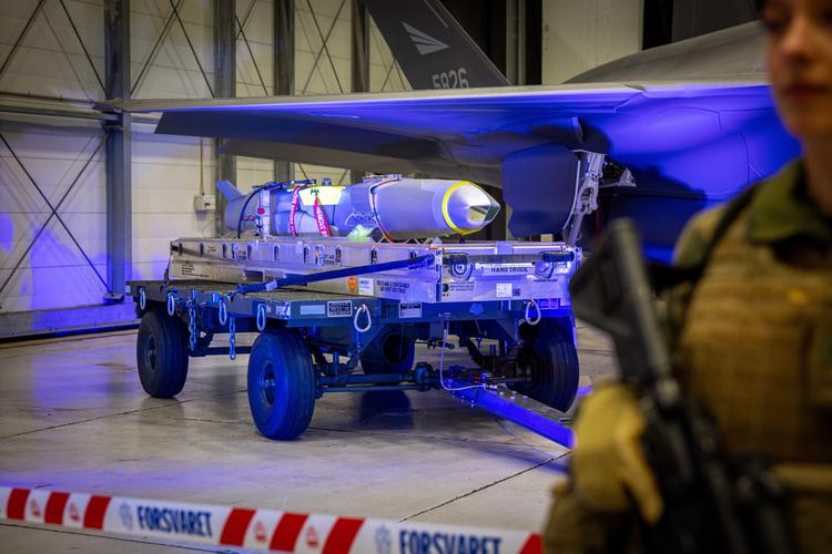 La Norvège reçoit le premier missile ...