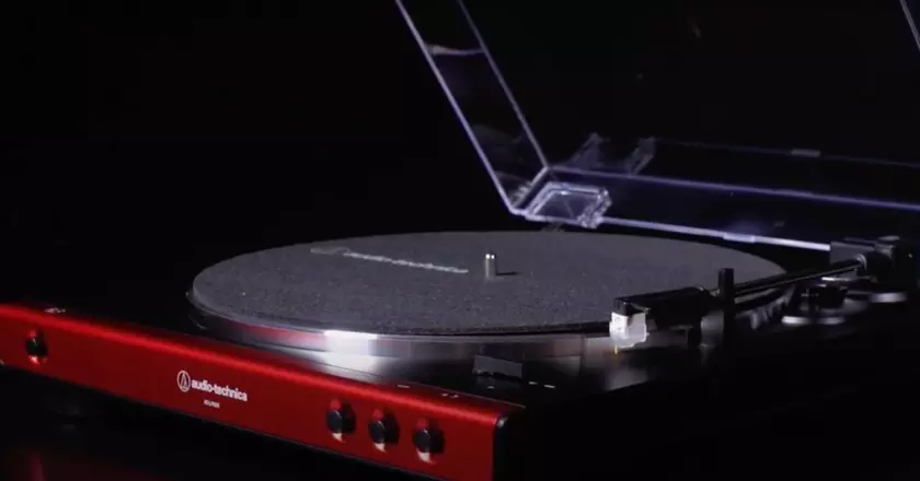 Audio-Technica At-LP60X-BW  platine vinyle moins de 100 euros