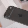 Une maquette miniature de l'iPhone 17 Air