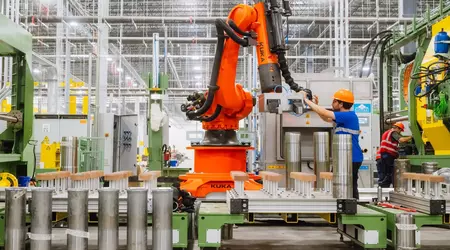 "L'objectif est de produire 100 000 obus par mois" : une nouvelle usine destinée à produire des obus de 155 mm pour l'Ukraine sera ouverte aux États-Unis.