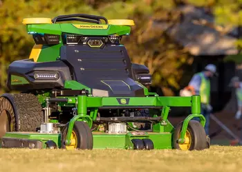 Le nouveau robot tondeuse de John ...