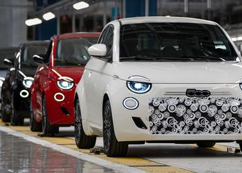 La première Fiat 500 Hybrid sort ...