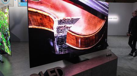 Un téléviseur Samsung QD-OLED 4K de 77 pouces avec une fréquence d'images de 144 Hz et une luminosité de 2000 nits est mis en vente pour 4500 $.
