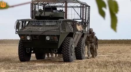 Les véhicules blindés de transport de troupes américains M1117, promis à l'Ukraine en 2022, sont enfin arrivés chez les soldats ukrainiens.
