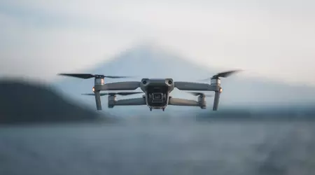 Singapour a infligé une amende au propriétaire du DJI Mavic Air 2 pour avoir photographié une jeune fille près d'une base militaire
