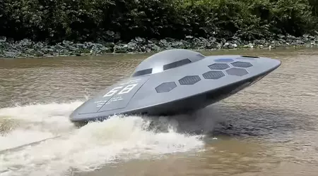 Un YouTuber crée un bateau à réaction en forme d'OVNI et obtient plus de 10 millions de vues (vidéo)