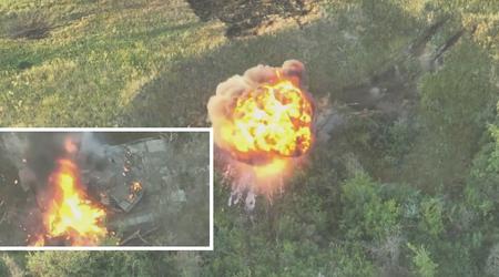 Un drone FPV d'une valeur de 500 dollars a spectaculairement détruit un char russe T-90M d'une valeur d'au moins 2,5 millions de dollars grâce à un tir de précision.