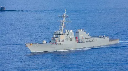 Le destroyer américain à missiles guidés de classe Arleigh Burke USS Howard s'est échoué de manière inattendue lors de son approche de Bali.