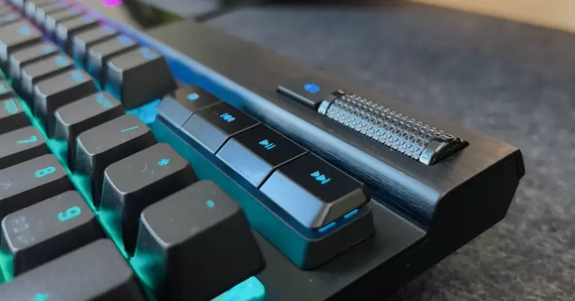 Corsair K70 RGB PRO Clavier mécanique pour la frappe