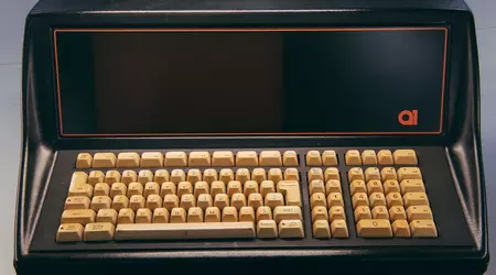 Une société de nettoyage a accidentellement trouvé deux des premiers ordinateurs de bureau vieux de 50 ans au monde en faisant le ménage.