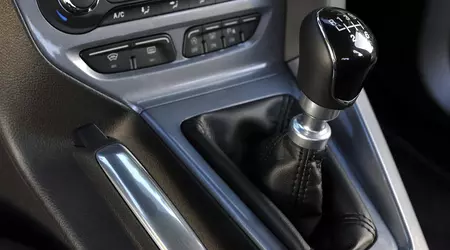 Ford a breveté une maquette de levier de vitesse manuel pour les voitures électriques.