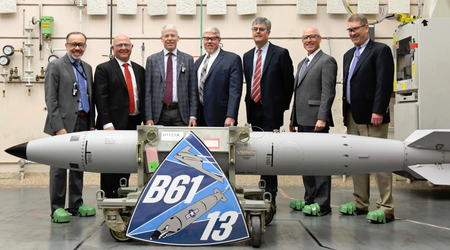 Les États-Unis ont créé une nouvelle bombe nucléaire B61-13 avec un an d’avance