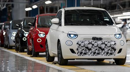 La première Fiat 500 Hybrid sort de la chaîne à Turin