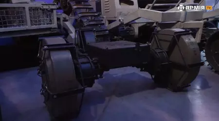 Des ingénieurs ukrainiens créent un drone kamikaze équipé de roues antimines 
