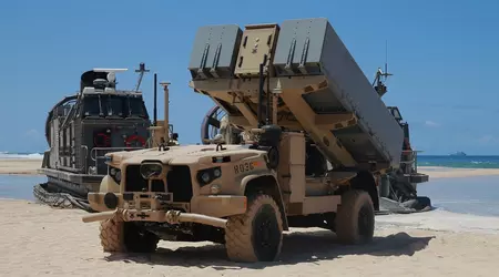 La marine américaine a commandé des véhicules sans pilote ROGUE-Fires basés sur le JLTV pour le système antinavire NMESIS.