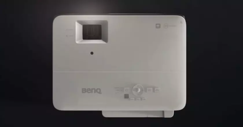 Projecteur BenQ TK700STi pour simulateur de golf skytrak
