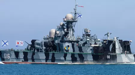Le drone expérimental ukrainien Sea Baby, chargé de 850 kg de TNT, a touché le navire lance-missiles russe Samum, qui transporte des missiles antinavires Moskit.