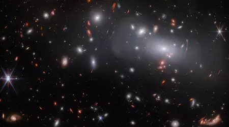 James Webb a découvert un objet spatial doté d'une machine à remonter le temps : la même galaxie est apparue à trois endroits différents sur la même photo.