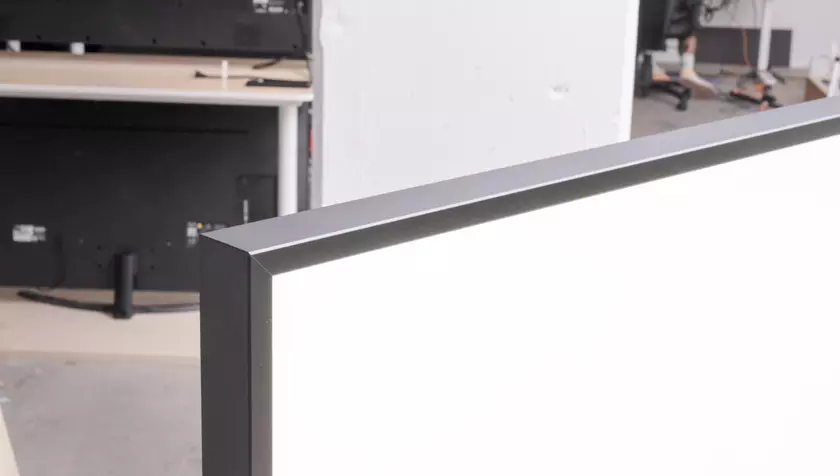 SAMSUNG 55-inch The Terrace télé pour local technique