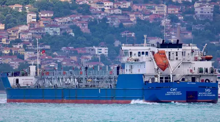 Un drone maritime transportant 450 kg de TNT a éperonné un pétrolier SIG approvisionnant l'armée russe en carburant.