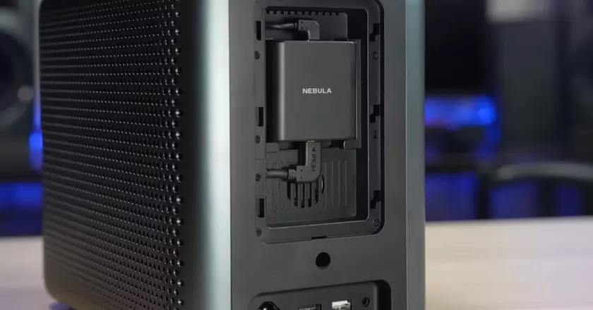 NEBULA par Anker Cosmos Laser 4K Projecteur