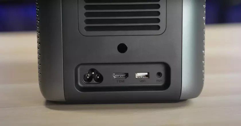 NEBULA par Anker Cosmos Laser Meilleur projecteur home cinéma 4K