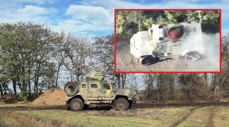 Un drone FPV a détruit le tout nouveau MRAP russe AMN-59051, doté de défenses améliorées, qui a été introduit en 2022.