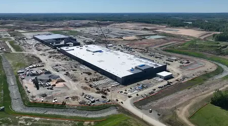 Toyota a construit sa première usine de batteries en Amérique pour produire des batteries destinées aux véhicules électriques. 