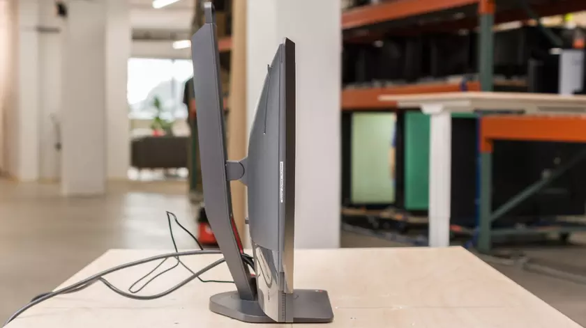 Installation du moniteur BenQ ZOWIE XL2566K pour l'esport
