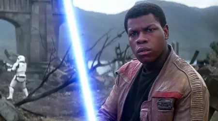 Pour le rôle du stormtrooper Finn dans Star Wars, l'acteur John Boyega a dépensé presque tout son argent dans un taxi pour entendre le même "tu es dans le film"