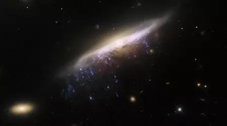 Hubble a photographié une méduse galactique à 800 millions d'années-lumière de la Terre.