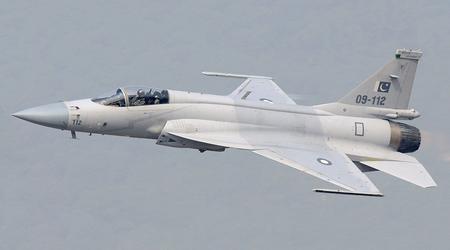 Le Pakistan a équipé des chasseurs JF-17 de missiles longue portée PL-15 chinois