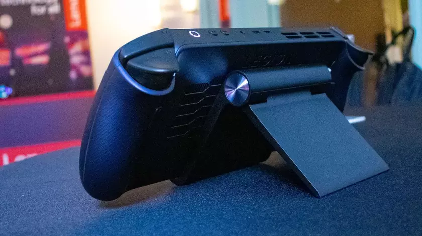Ordinateur de jeu portable Lenovo Legion Go S (SteamOS)