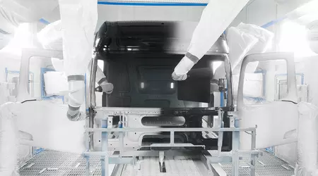 L'usine Mercedes-Benz lance une méthode innovante de peinture des cabines de camion