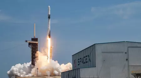 SpaceX envoie en orbite le Cargo Dragon transportant des provisions et du matériel de recherche.